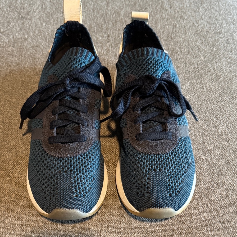 Adidas Women’s Blue Knit Sneakers